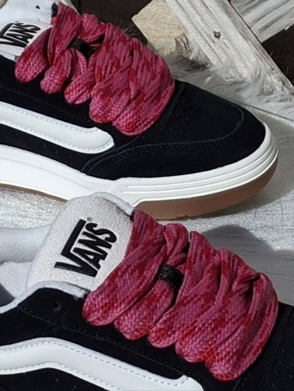 Vans Hylane Lace-Up Sneakers Black & White Thick Pink Laces Unisex W7/M5.5 - Picture 8 of 16